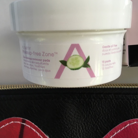 NWT Bag + makeup + remover + nail file - Picture 7 of 8